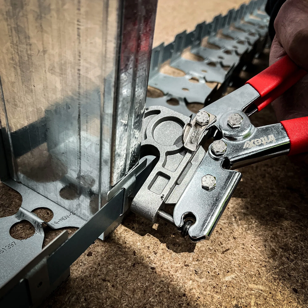 Stud & Track Crimper - PLASTERX